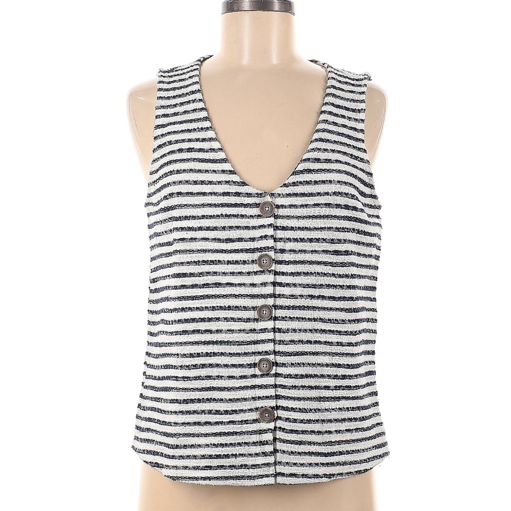 Sanctuary sleeveless button down top. Size Med. EUC